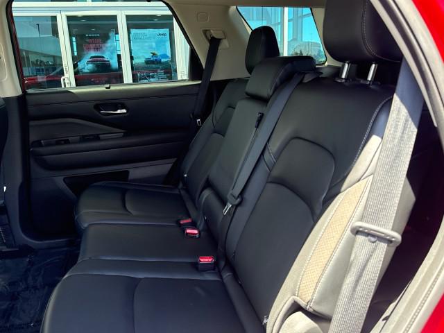 2023 Nissan Pathfinder SL FWD
