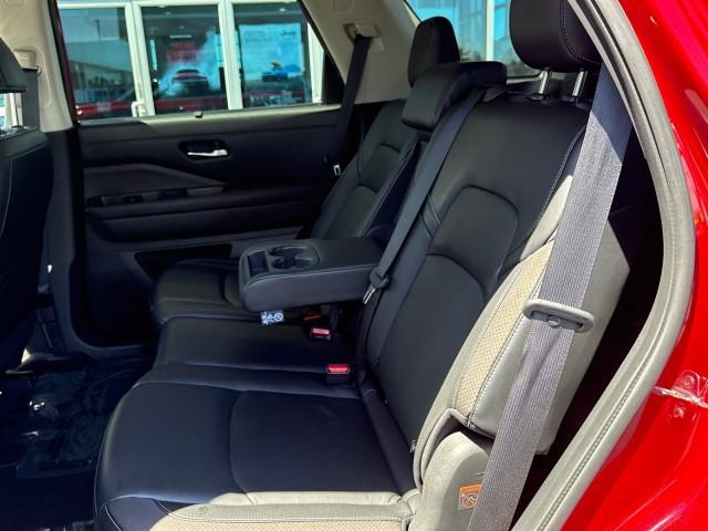 2023 Nissan Pathfinder SL FWD