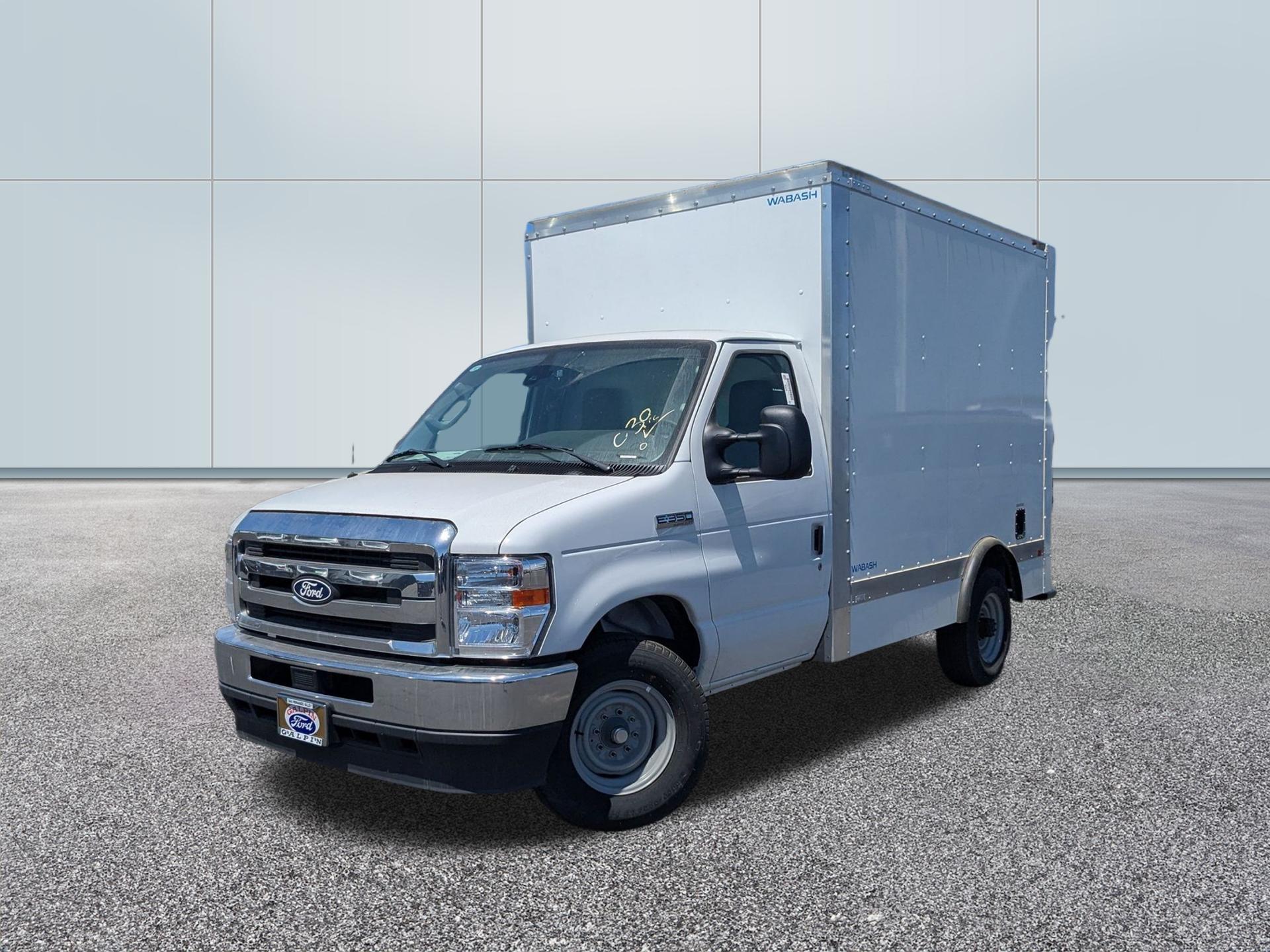 Oxford White 2026 Ford E-Series Chassis Pickup Truck Rear-Wheel Drive 6-Speed Automatic Overdrive