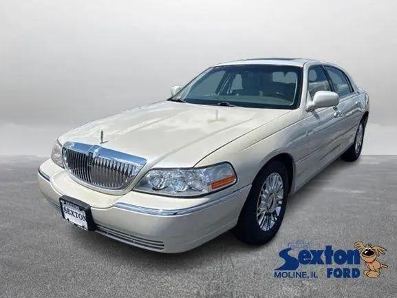 2006 Lincoln Town Car Signature Limited for sale in Moline, IL