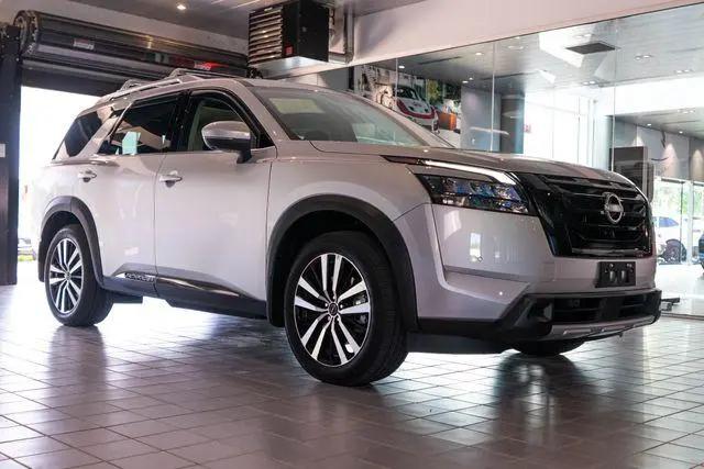 2025 Nissan Pathfinder Platinum 4WD for sale in Glendale, WI