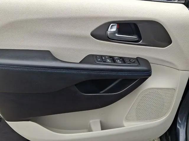 2021 Chrysler Pacifica Touring AWD