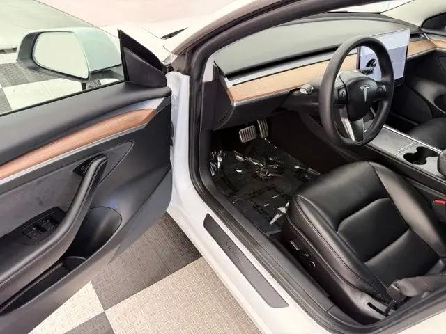 2021 Tesla Model 3 Standard Range Plus Rear-Wheel Drive