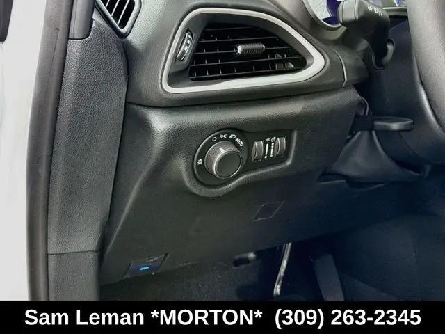 2027 Chrysler Pacifica LX