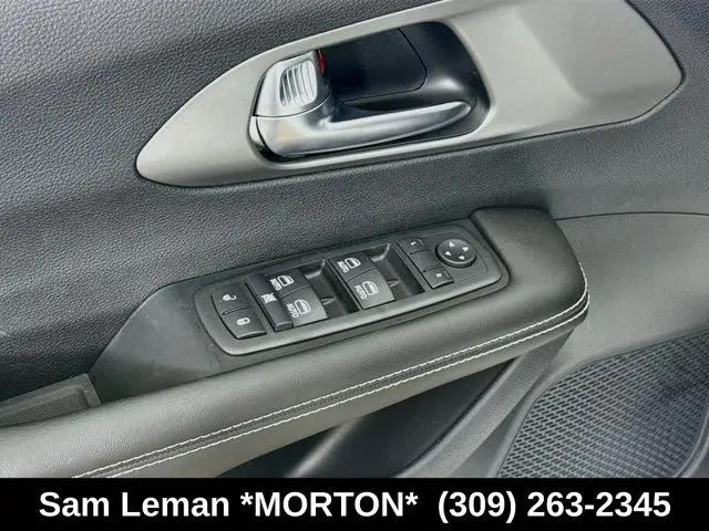 2027 Chrysler Pacifica LX