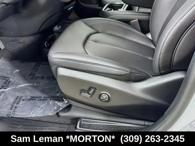 2027 Chrysler Pacifica LX
