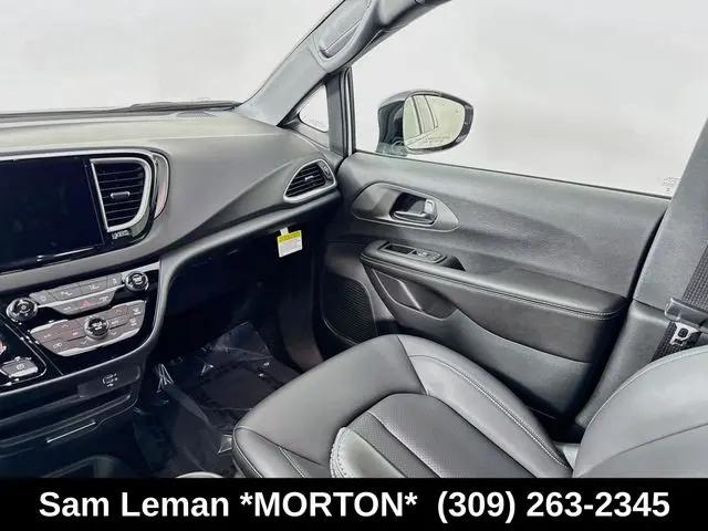 2027 Chrysler Pacifica LX