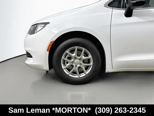 2027 Chrysler Pacifica LX