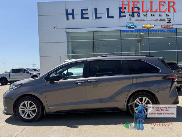 2021 Toyota Sienna LE for sale in El Paso, IL
