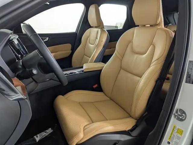 2025 Volvo XC60 B5 Ultra
