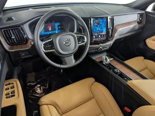 2025 Volvo XC60 B5 Ultra