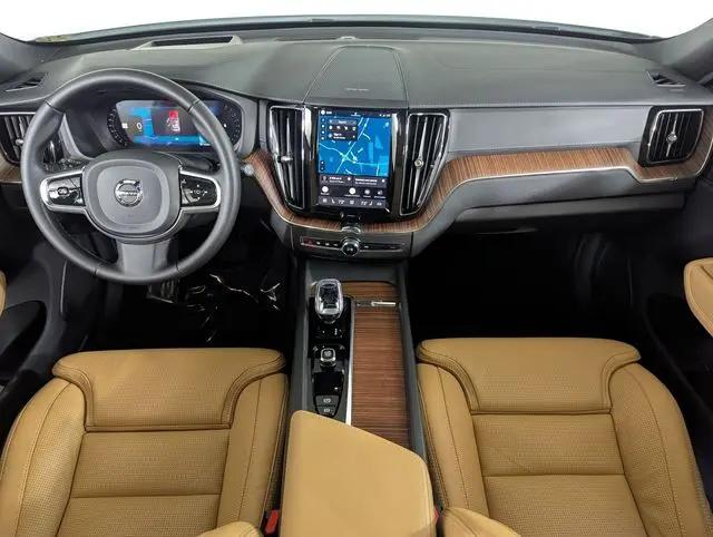 2025 Volvo XC60 B5 Ultra