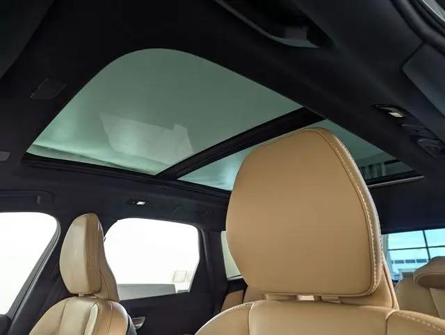 2025 Volvo XC60 B5 Ultra