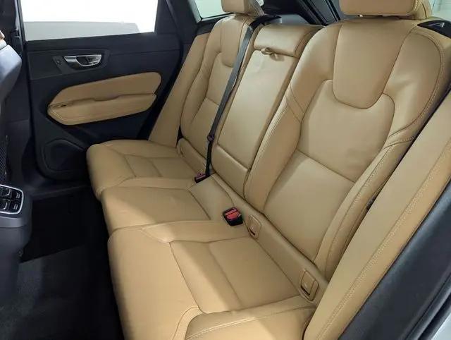 2025 Volvo XC60 B5 Ultra