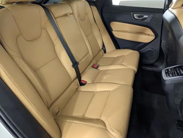 2025 Volvo XC60 B5 Ultra