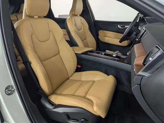 2025 Volvo XC60 B5 Ultra