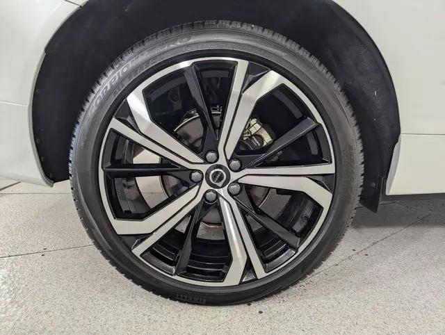 2025 Volvo XC60 B5 Ultra