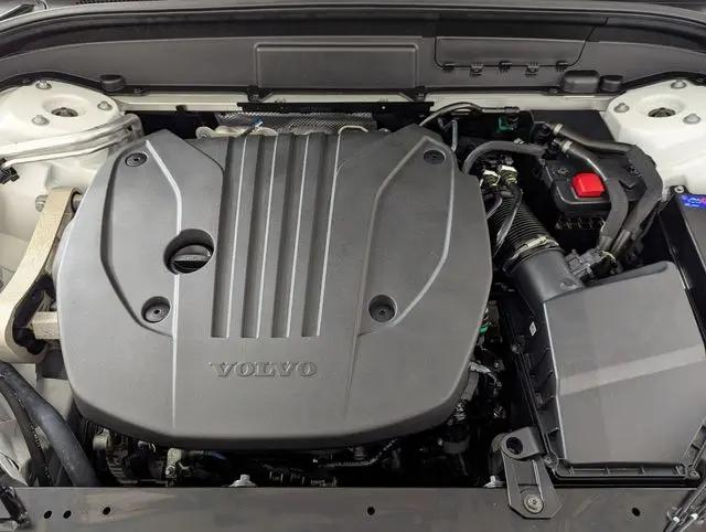 2025 Volvo XC60 B5 Ultra