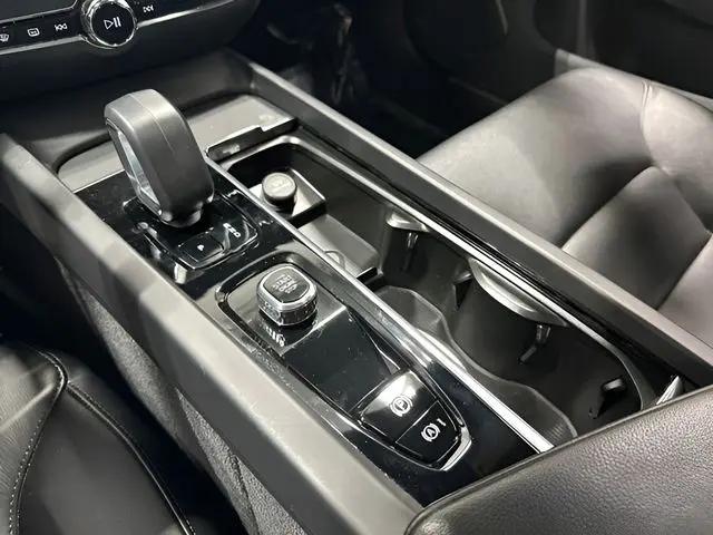 2023 Volvo S60 B5 Plus Black Edition