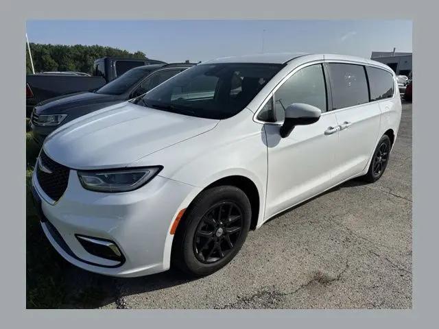 2023 Chrysler Pacifica Touring L for sale in Perrysburg, OH