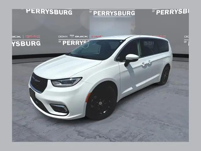 2023 Chrysler Pacifica Touring L for sale in Perrysburg, OH