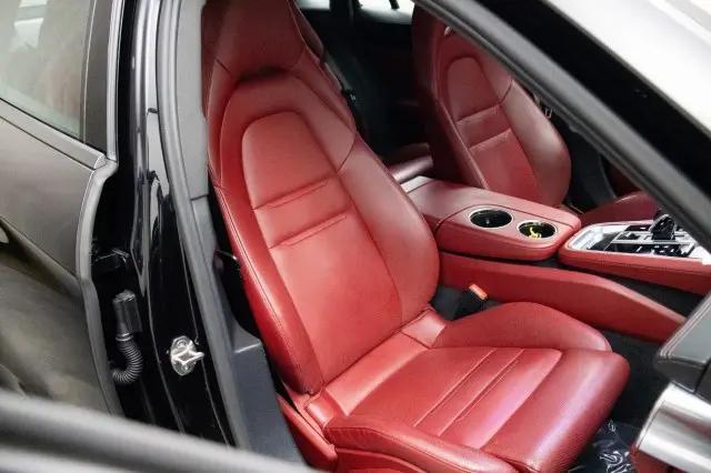 2018 Porsche Panamera 4