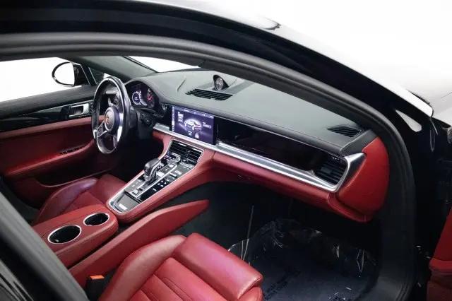 2018 Porsche Panamera 4