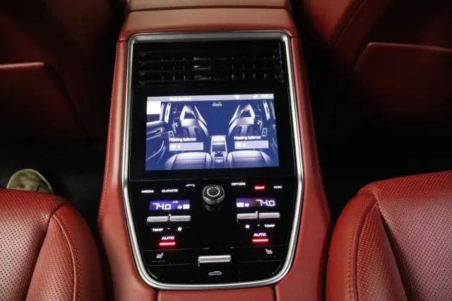 2018 Porsche Panamera 4