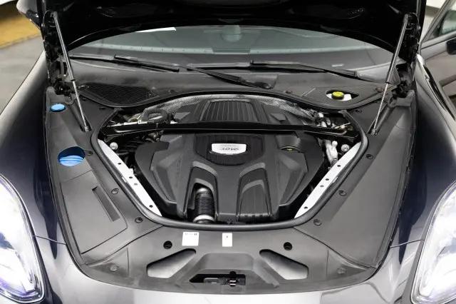 2018 Porsche Panamera 4