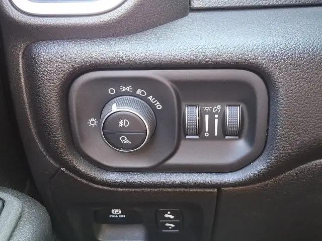 2025 Ram 1500 Big Horn Crew Cab 4x4 57 Box