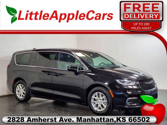 2025 Chrysler Pacifica Select for sale in Manhattan, KS
