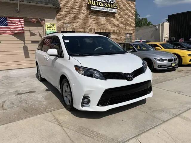 2011 Toyota Sienna LE V6 for sale in Roseville, MI