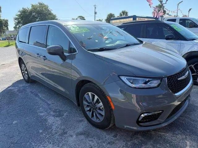 2023 Chrysler Pacifica Hybrid Touring L for sale in Punta Gorda, FL