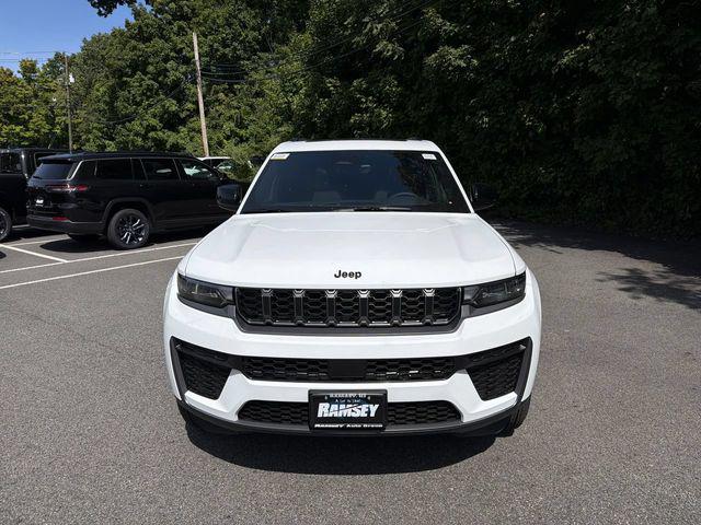 2027 Jeep Grand Cherokee L Laredo Altitude