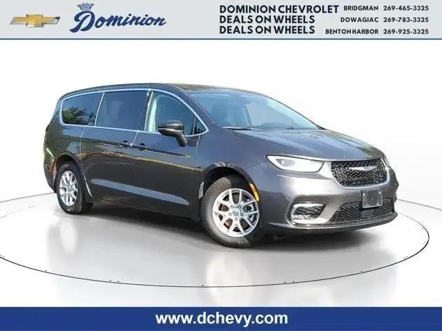 2023 Chrysler Pacifica Touring L for sale in Benton Harbor, MI
