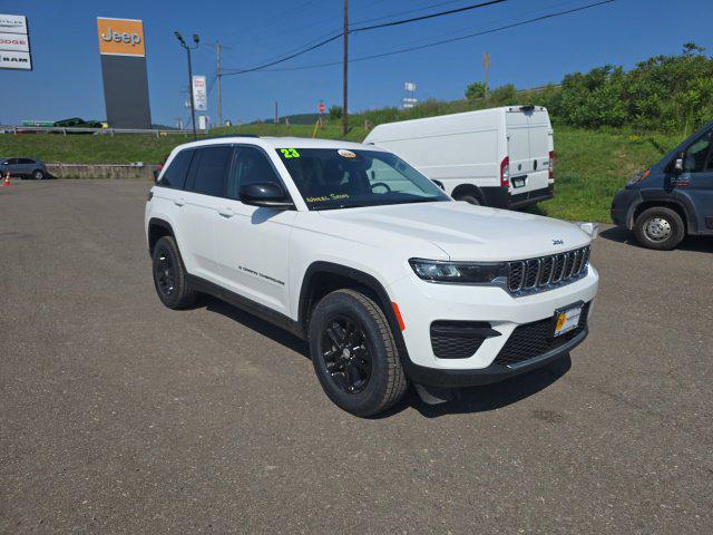 2023 Jeep Grand Cherokee Laredo 4x4 2023 Jeep Grand Cherokee Laredo 4x4