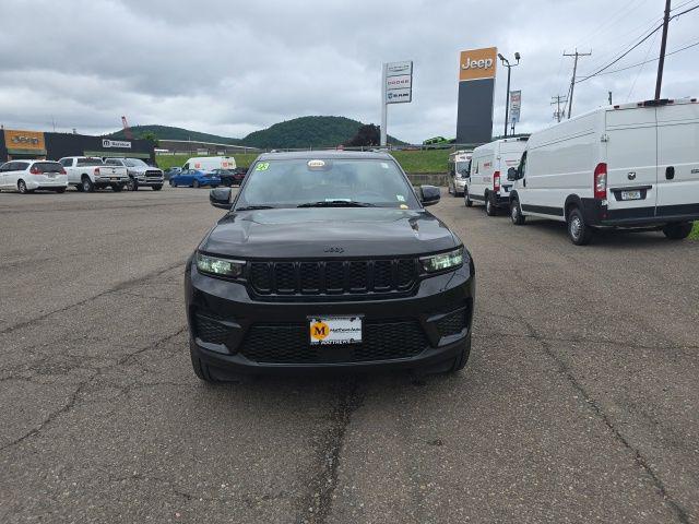 2023 Jeep Grand Cherokee Altitude 4x4 2023 Jeep Grand Cherokee Altitude 4x4