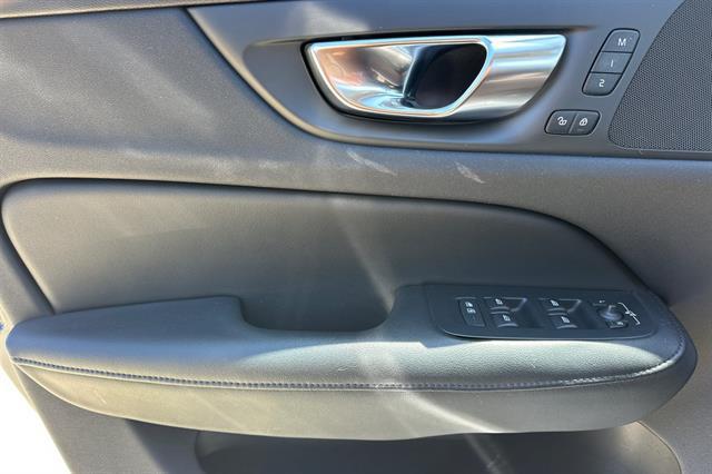 2025 Volvo S60 B5 Plus