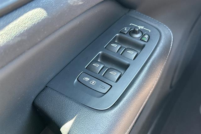 2025 Volvo S60 B5 Plus
