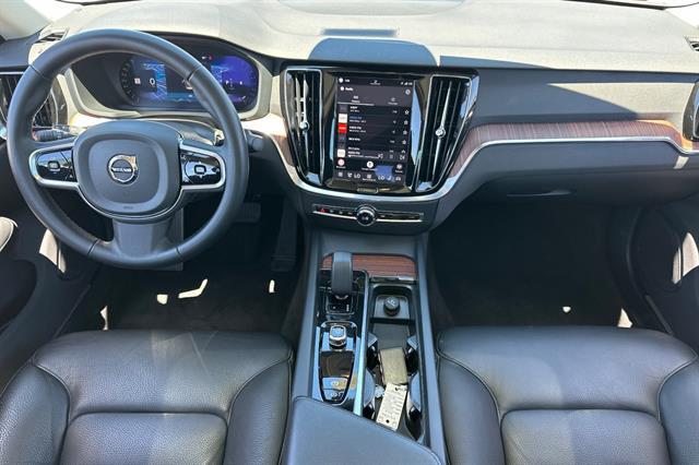 2025 Volvo S60 B5 Plus