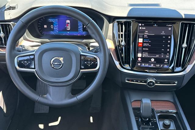 2025 Volvo S60 B5 Plus