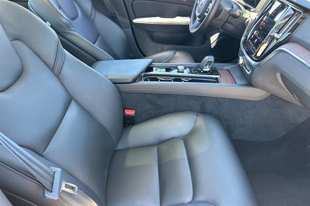 2025 Volvo S60 B5 Plus