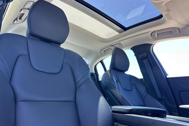 2025 Volvo S60 B5 Plus