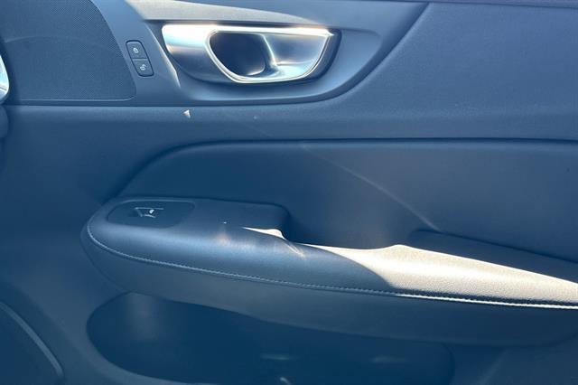 2025 Volvo S60 B5 Plus