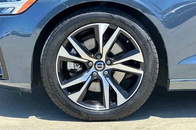 2025 Volvo S60 B5 Plus