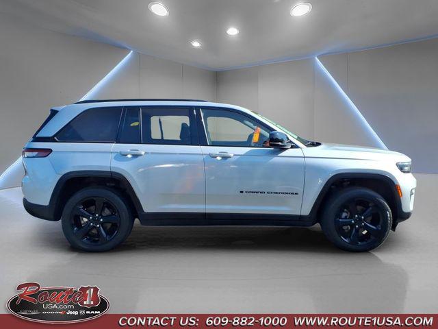 2023 Jeep Grand Cherokee Altitude 4x4 2023 Jeep Grand Cherokee Altitude 4x4