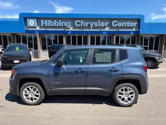 2023 Jeep Renegade Latitude 4x4 for sale in Hibbing, MN