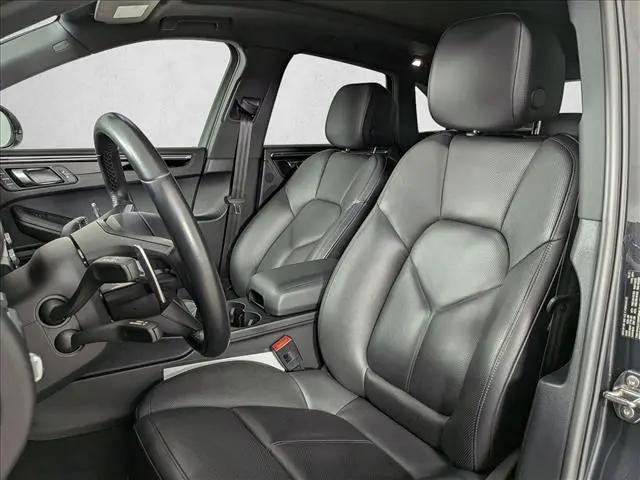 2022 Porsche Macan Macan