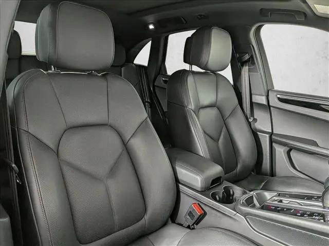 2022 Porsche Macan Macan