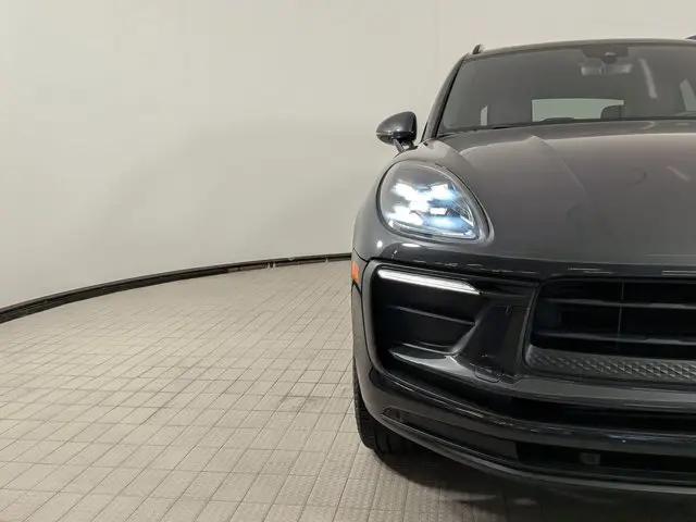2022 Porsche Macan Macan